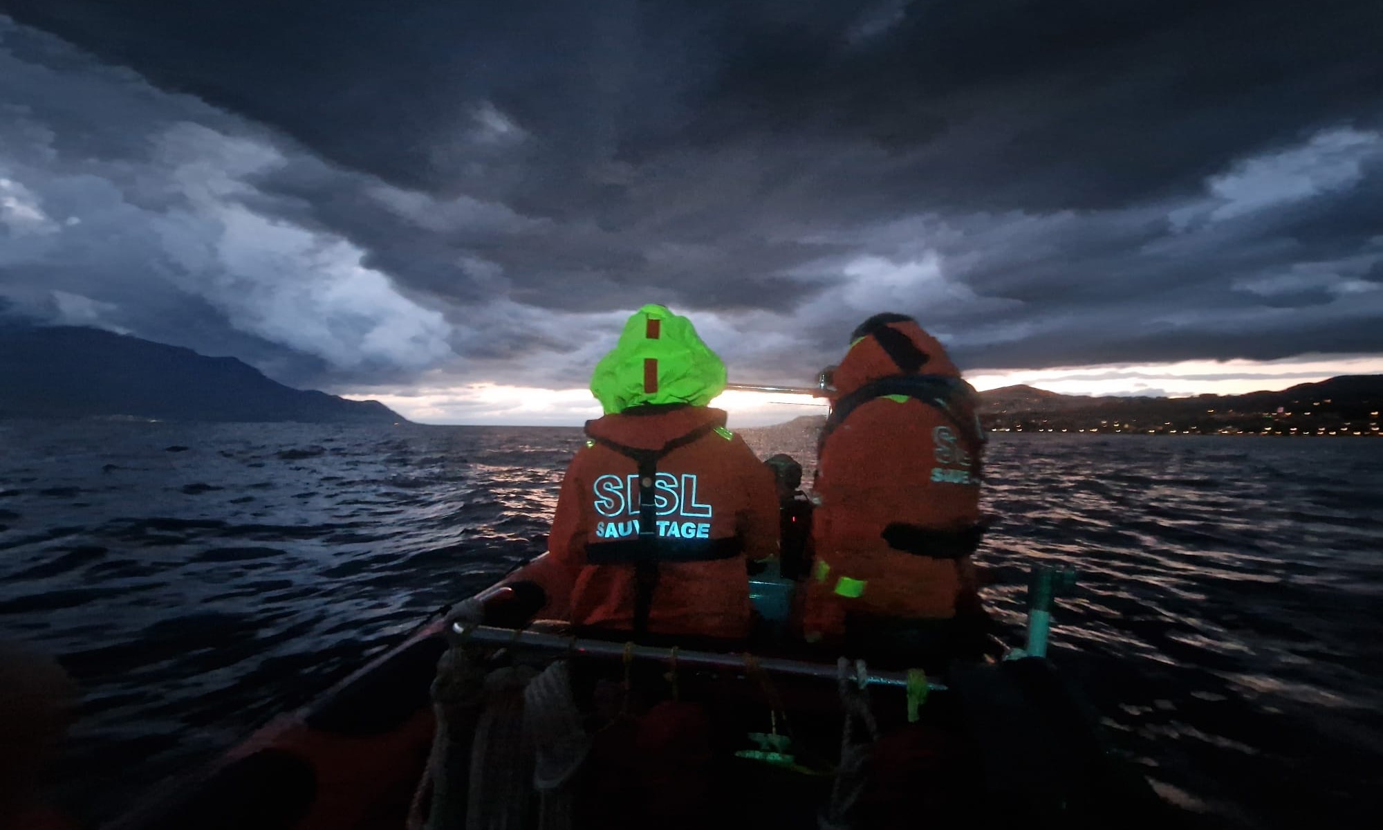 Équipe du Sauvetage de Territet en intervention sur le lac